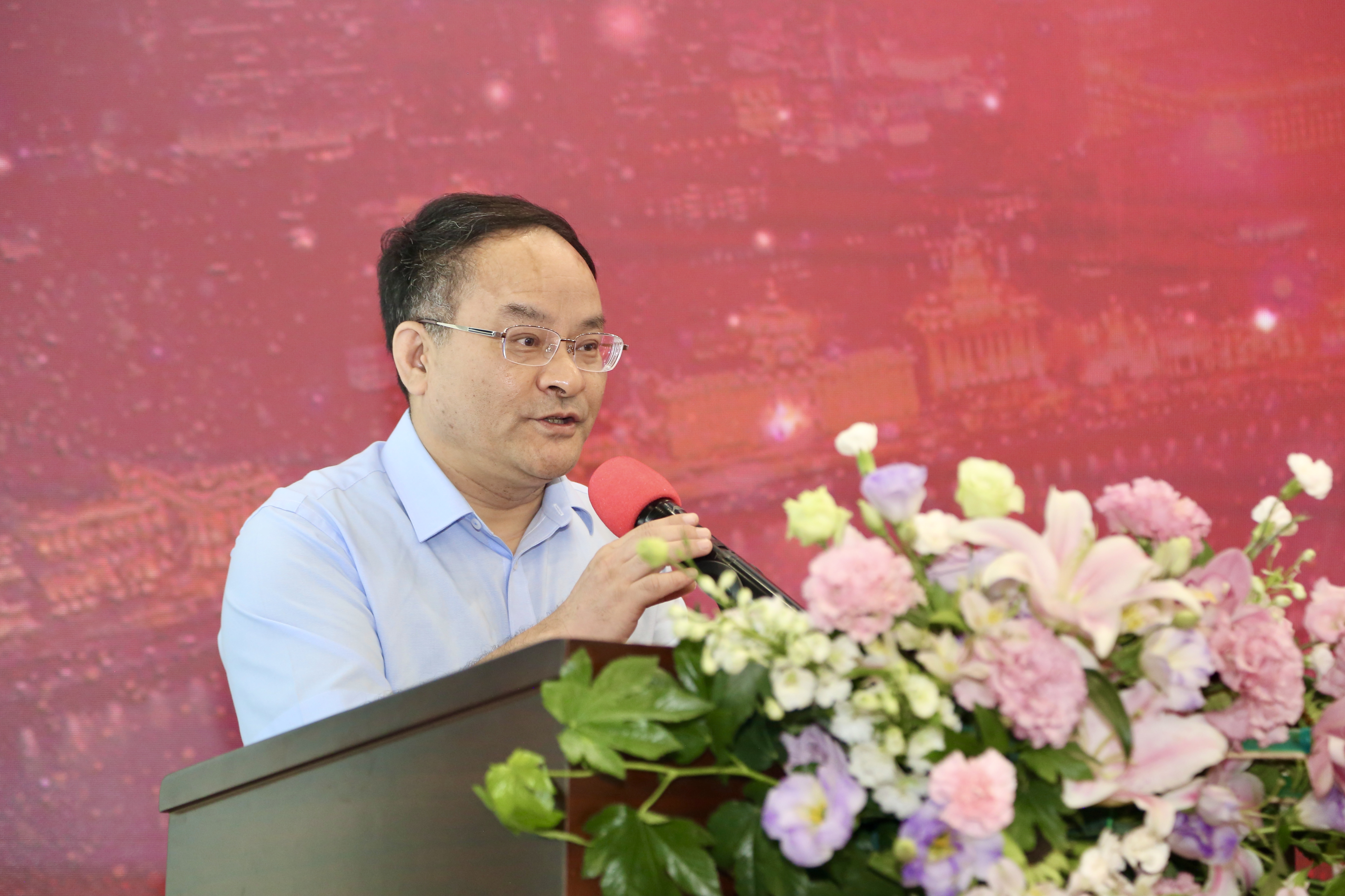 15上海市教育委员会副主任倪闽景讲话2.JPG