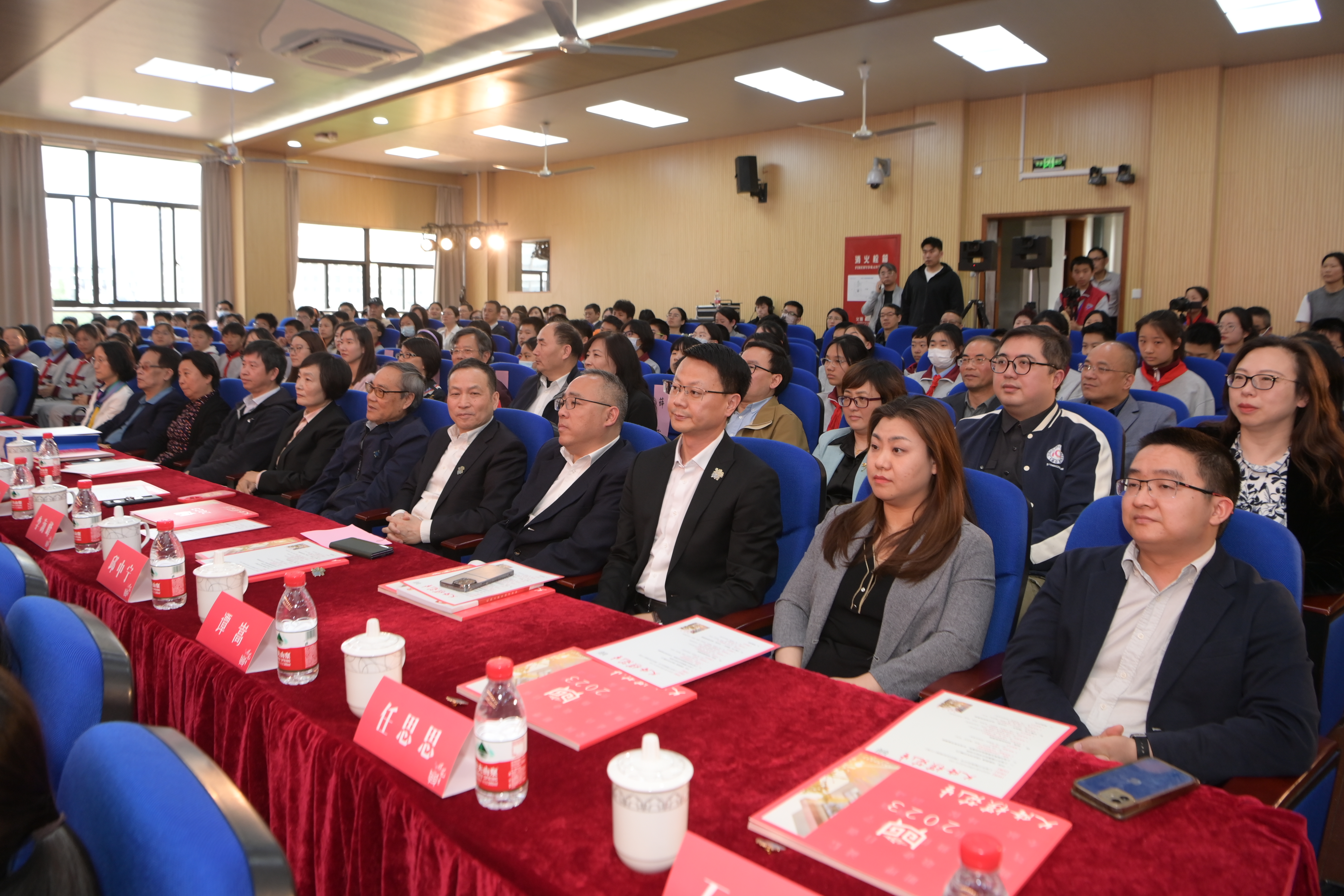 与会人员合照.jpg